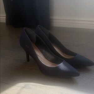 Navy Quilted Textured Cushioned Pumps